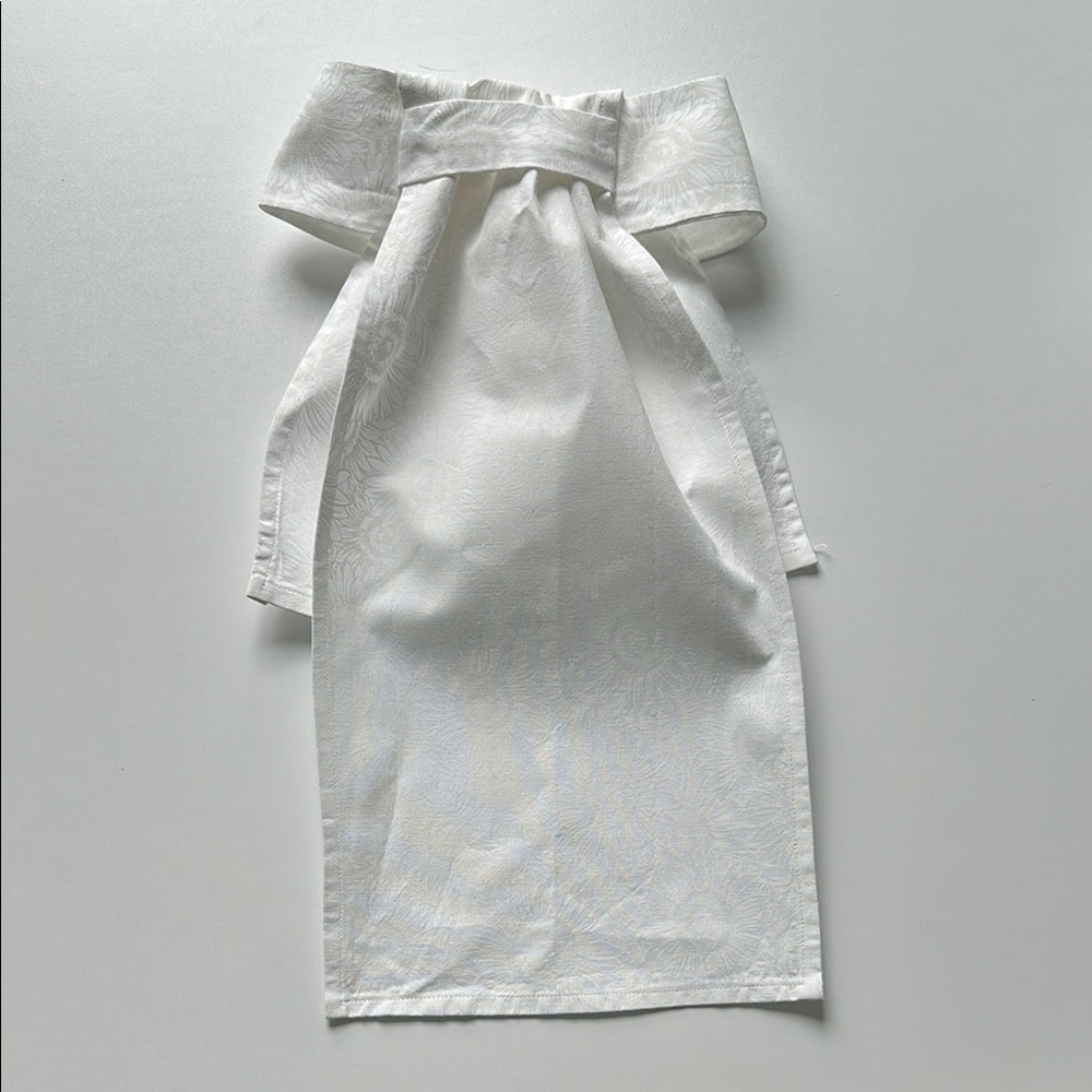 Elegant white cotton stock tie